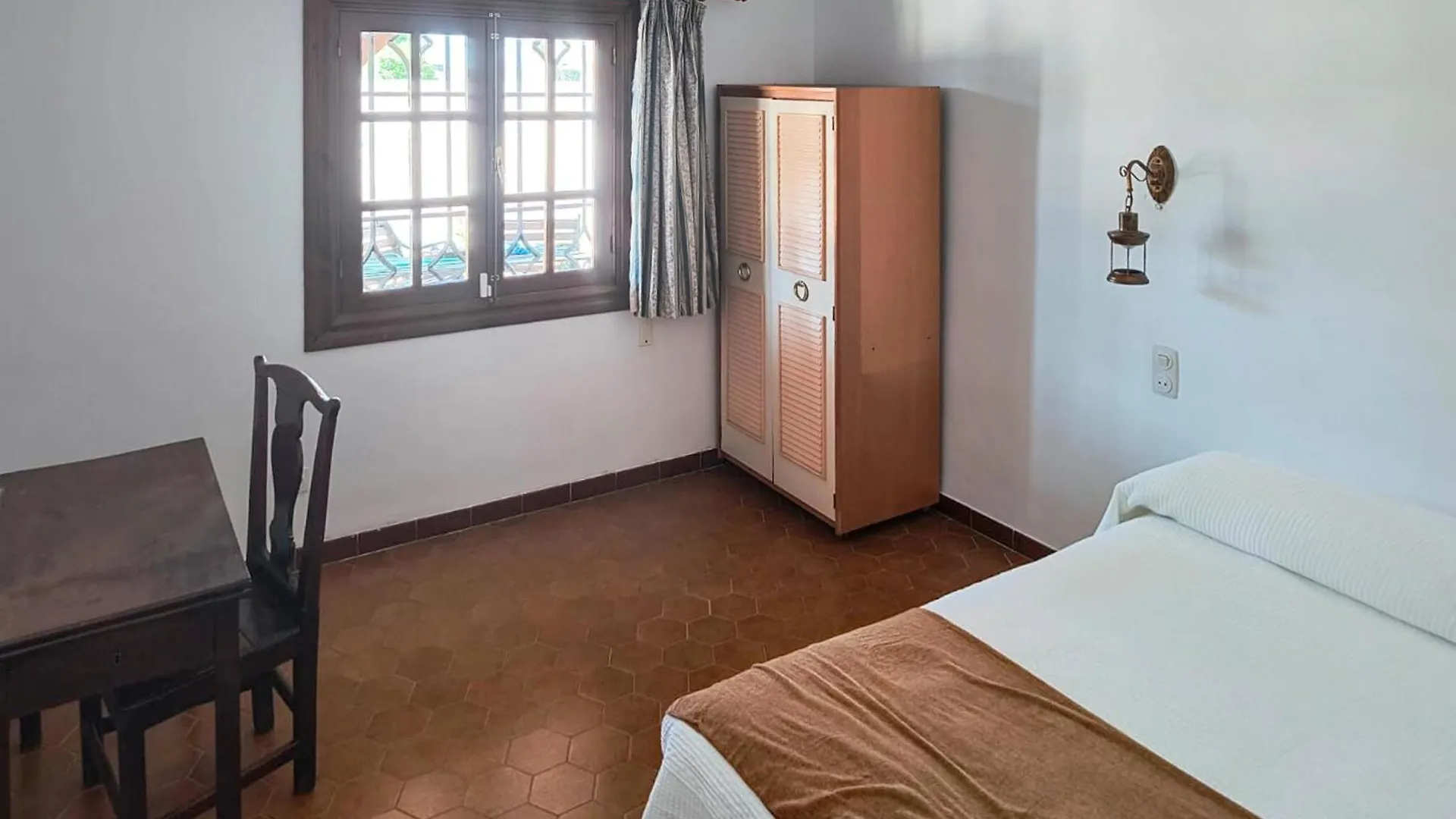 Gorgeous Home In Puente Genil With Wifi 0*,
