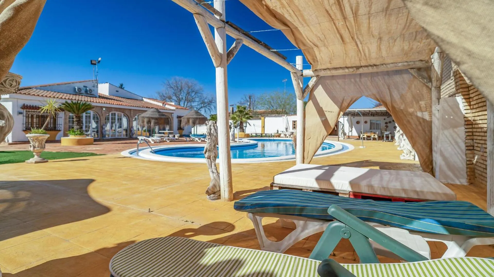 Gorgeous Home In Puente Genil With Wifi 0*,