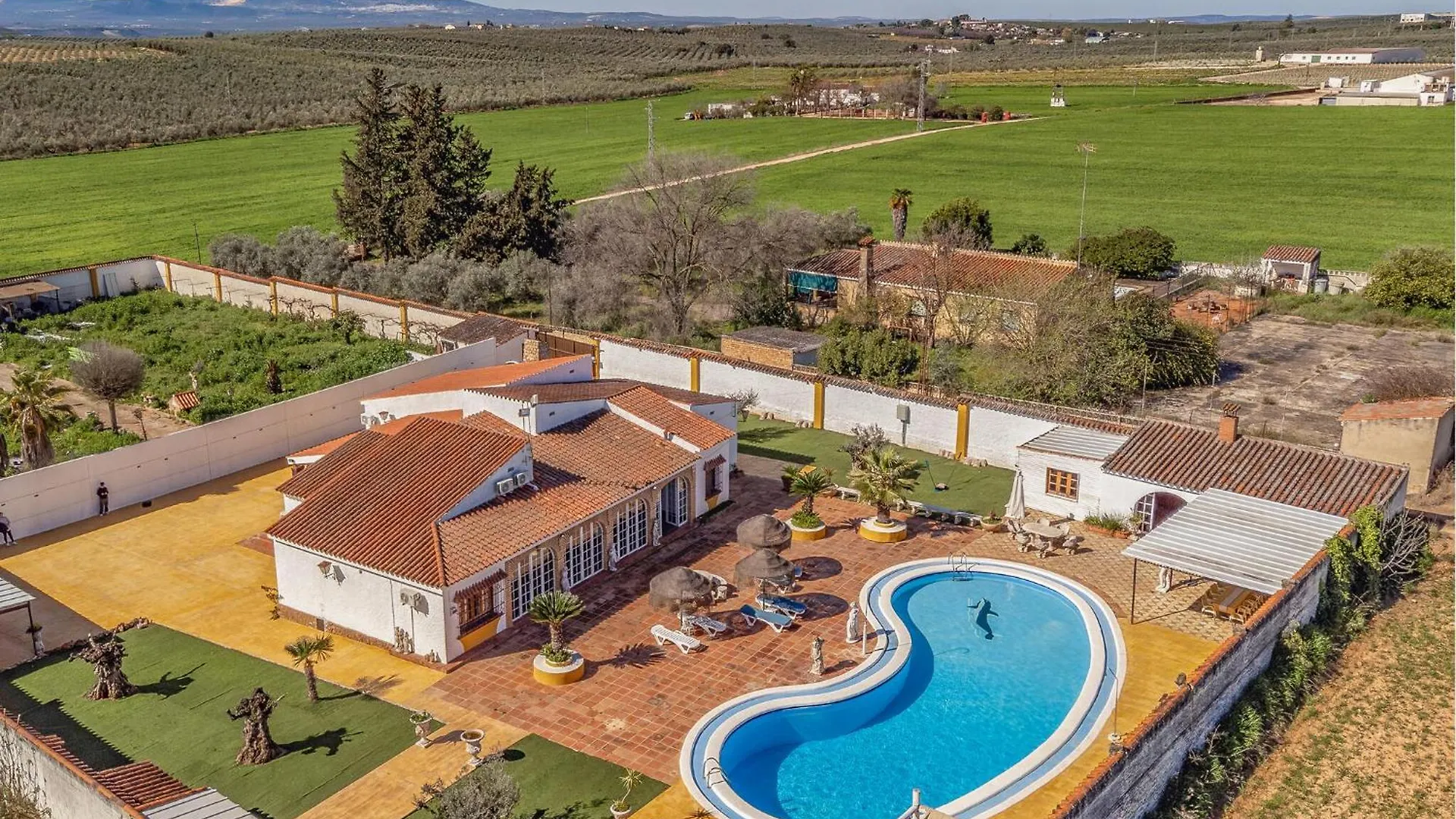 Gorgeous Home In Puente Genil With Wifi